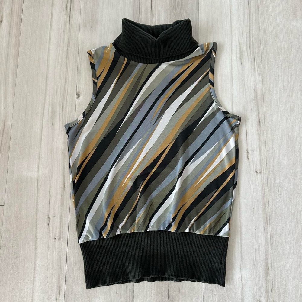 be y2k sleeveless turtleneck top